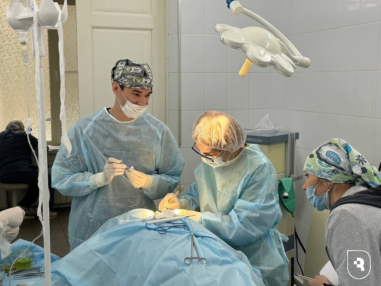 Саратовские врачи сделали пострадавшему в ДТП новое лицо с помощью титана